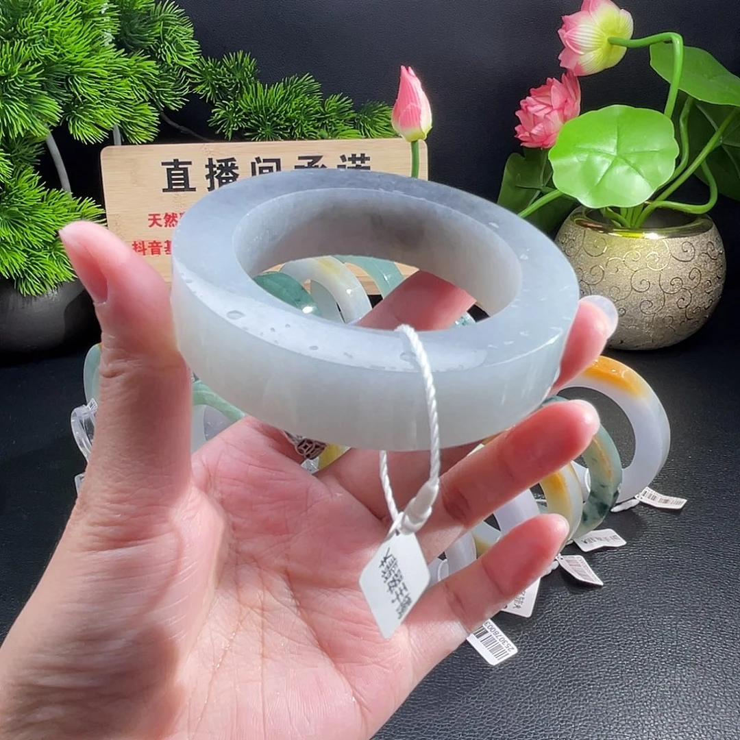 未镶嵌翡翠手镯定制翡翠