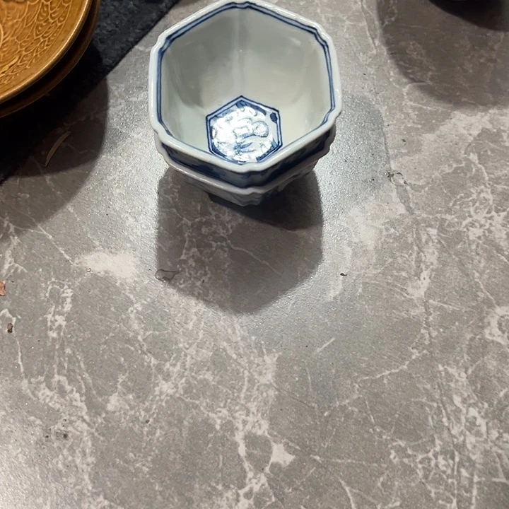 用***3陶青花瓷人物小杯