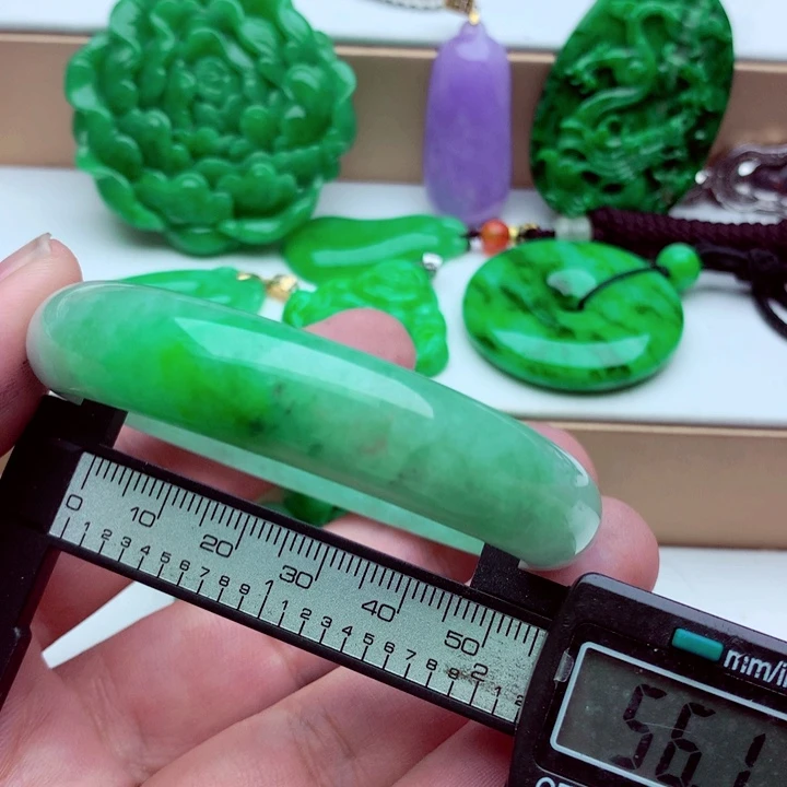 翡翠未镶嵌手镯…．．