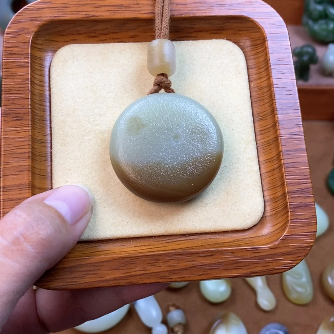 和田玉（糖玉）颈饰未镶嵌