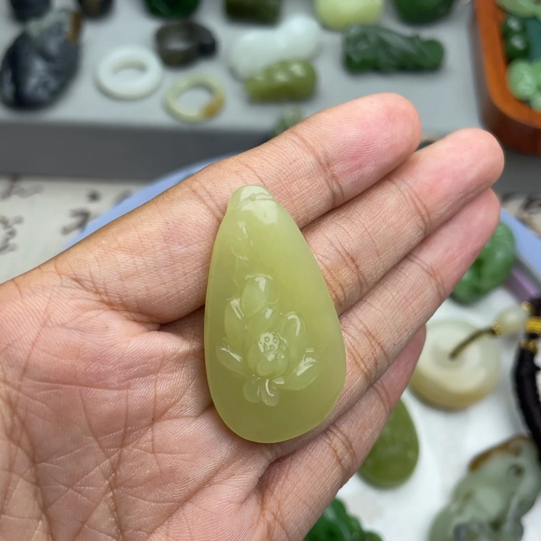 长***家颈饰未镶嵌和田玉
