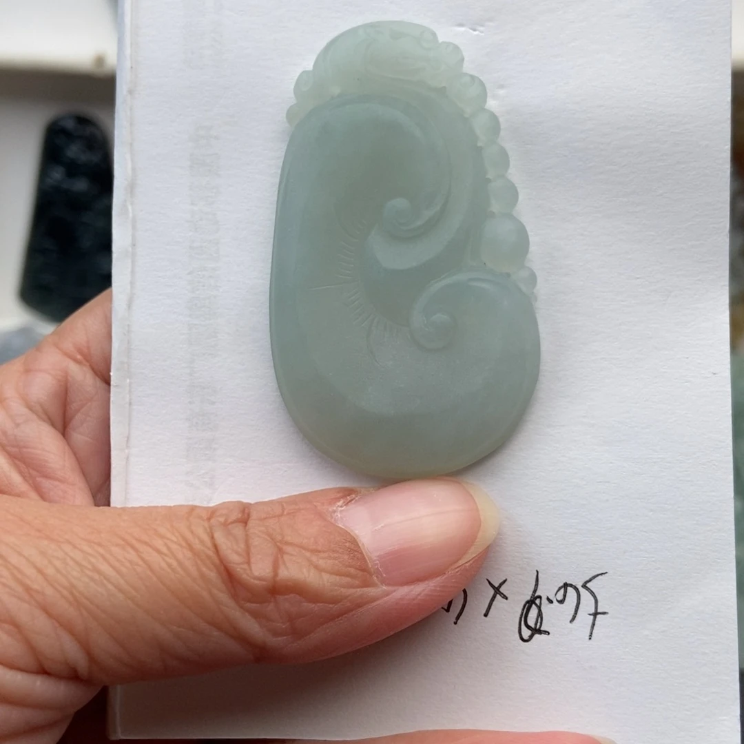 翡翠未镶嵌颈饰你