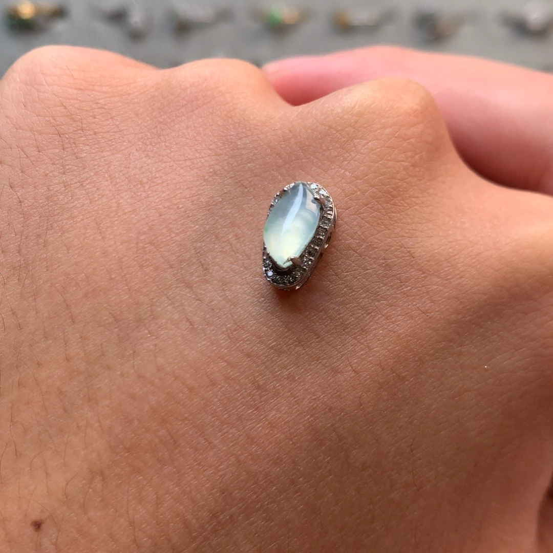 翡翠未镶嵌挂件你是