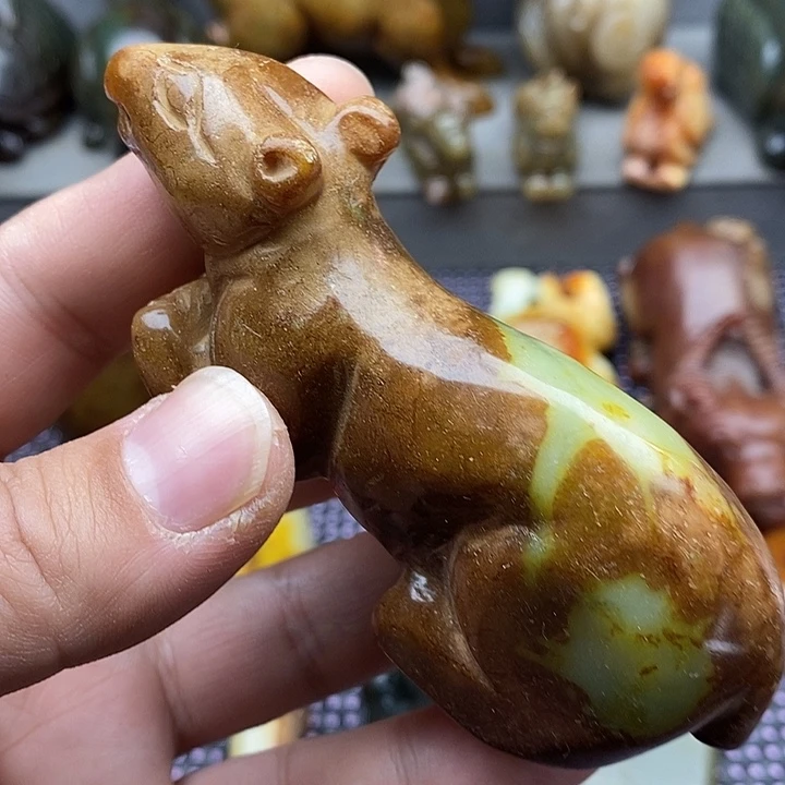 未镶嵌蛇纹石玉颈饰