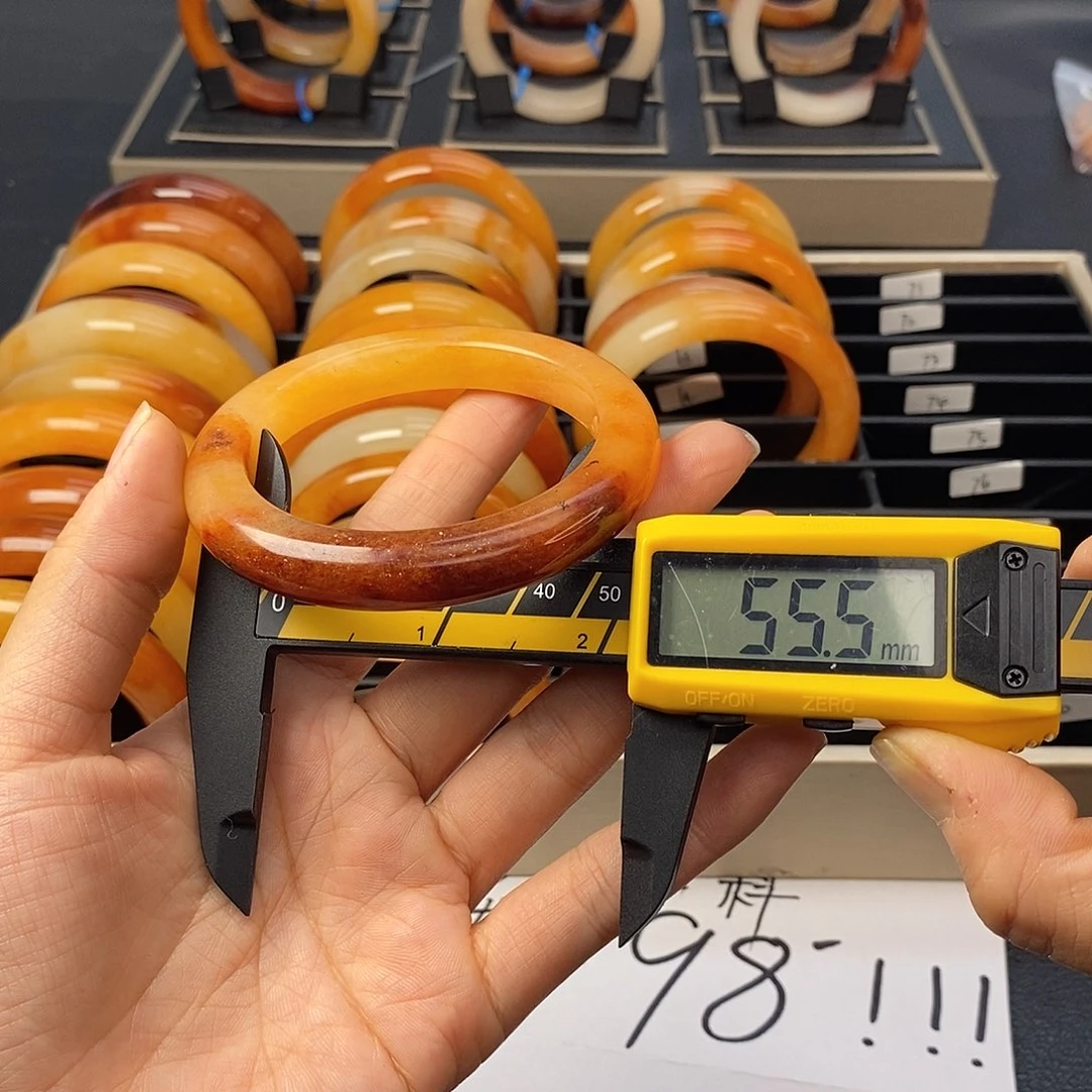 未镶嵌石英质玉（黄龙玉）手镯66号茄子山金沙老油红如血黄龙