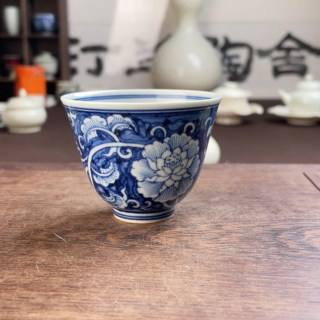 柴窑青花缠枝宝相花神杯