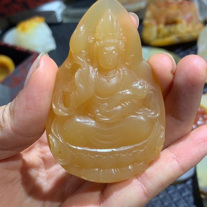 未镶嵌石英质玉（黄龙玉）颈饰