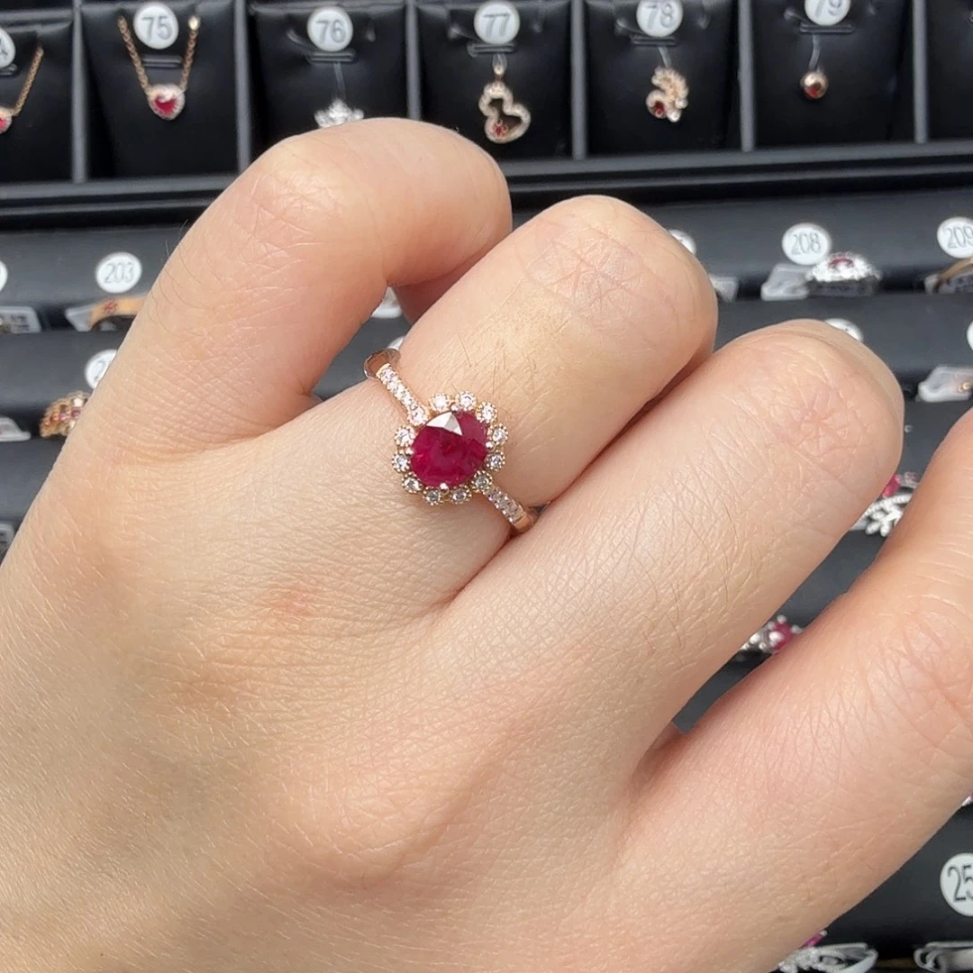 红宝石18K金镶嵌戒指蕾丝复古大戒指1.02克拉