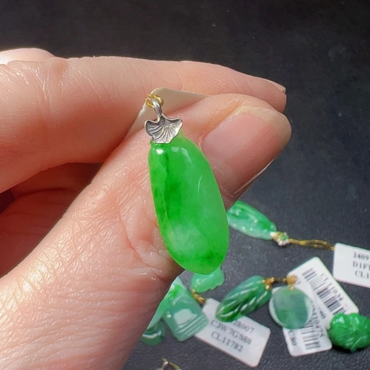 颈饰18K金镶嵌翡翠