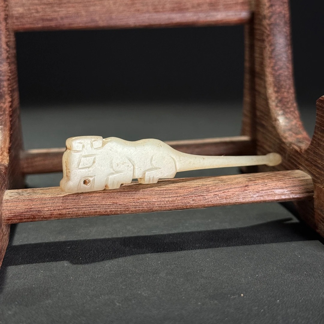 明早期玉虎形耳勺-HBG15653