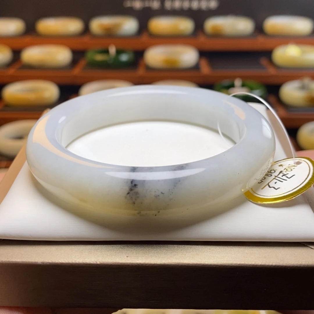 和田玉未镶嵌手镯56圈