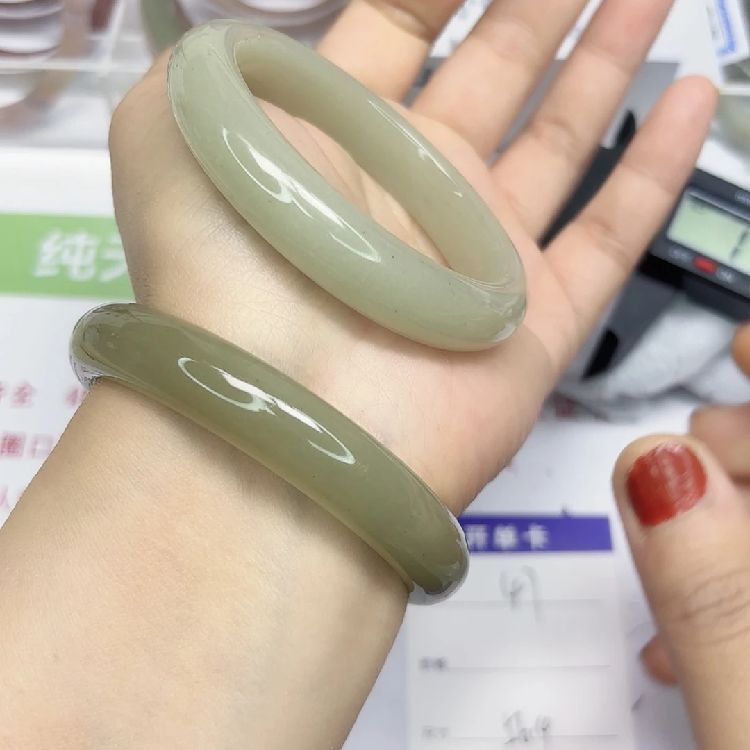 石英质玉未镶嵌手镯47/5655