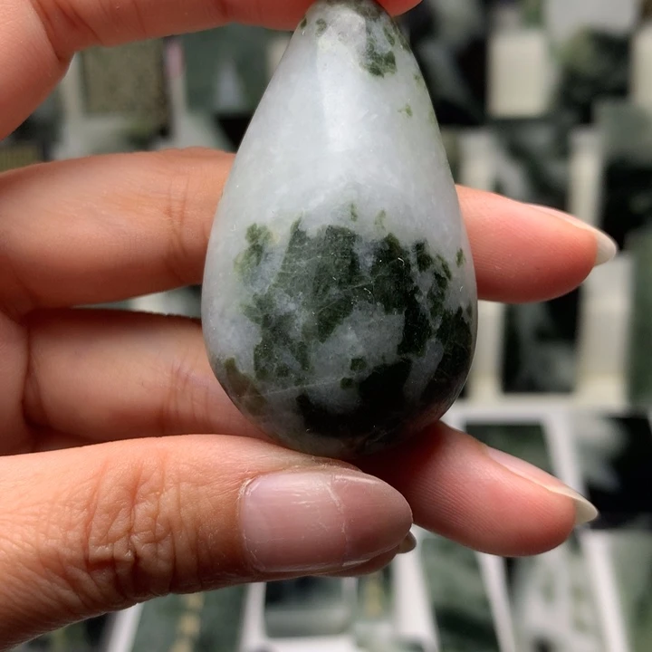 独山玉颈饰未镶嵌