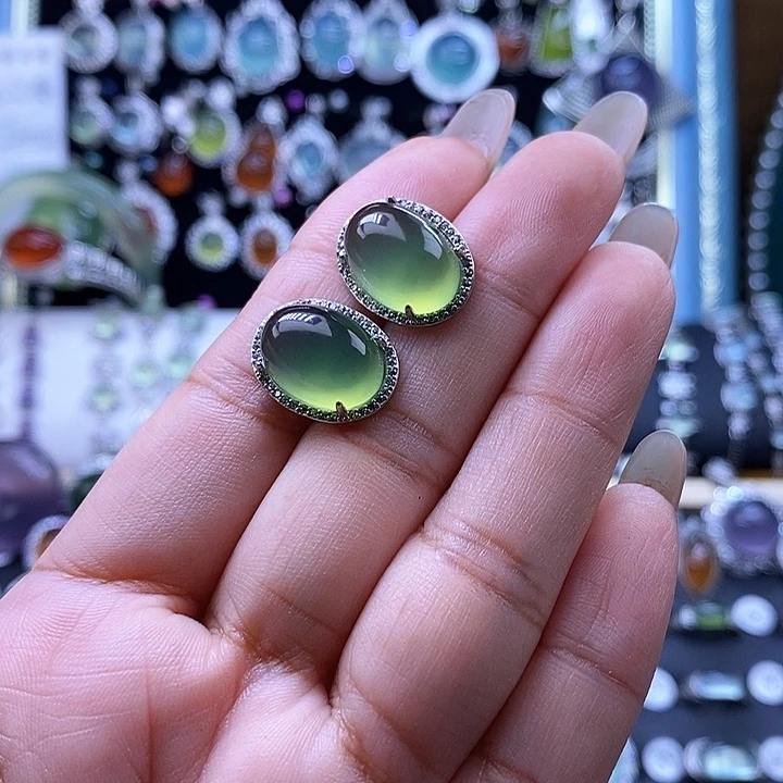 瑾***宝岫玉银S925镶嵌耳钉