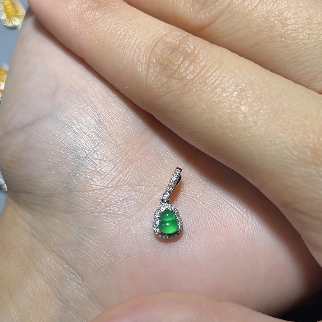 K***白翡翠18K金镶嵌颈饰