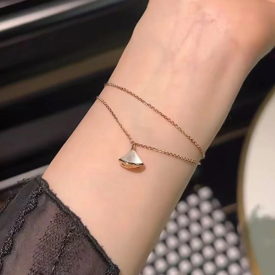 18K金镶嵌白色小裙子手链WGH