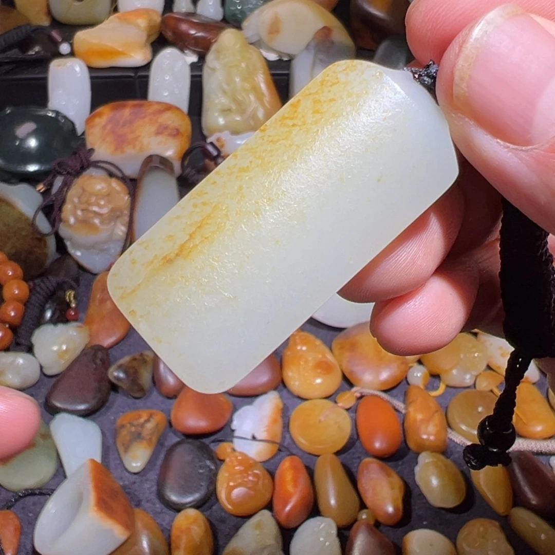 和田玉未镶嵌吊坠(不含链)喔*鲣