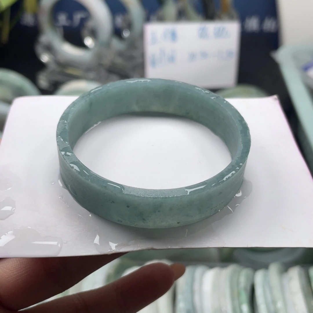 未镶嵌翡翠手镯定制翡翠