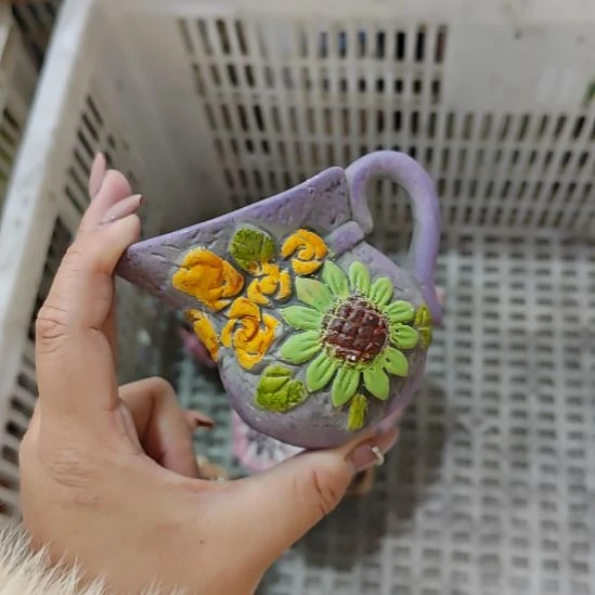 当场拍满15元发货不凑不发，花盆盆口不方不圆有针孔黑点是正常的