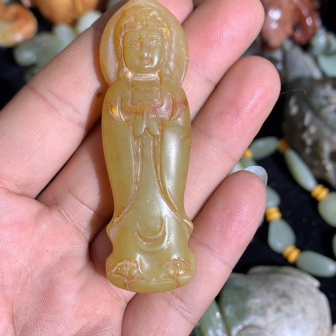 天***空透闪石质玉未镶嵌颈饰