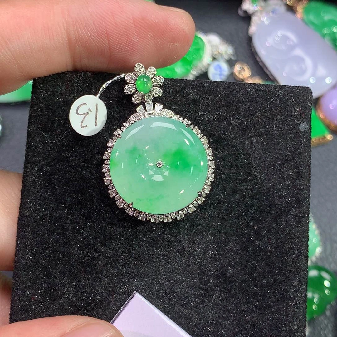 翡翠吊坠(赠链)18K金镶嵌