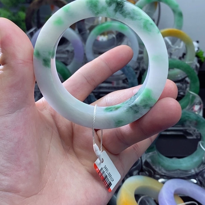 未镶嵌天然翡翠手镯定制翡翠