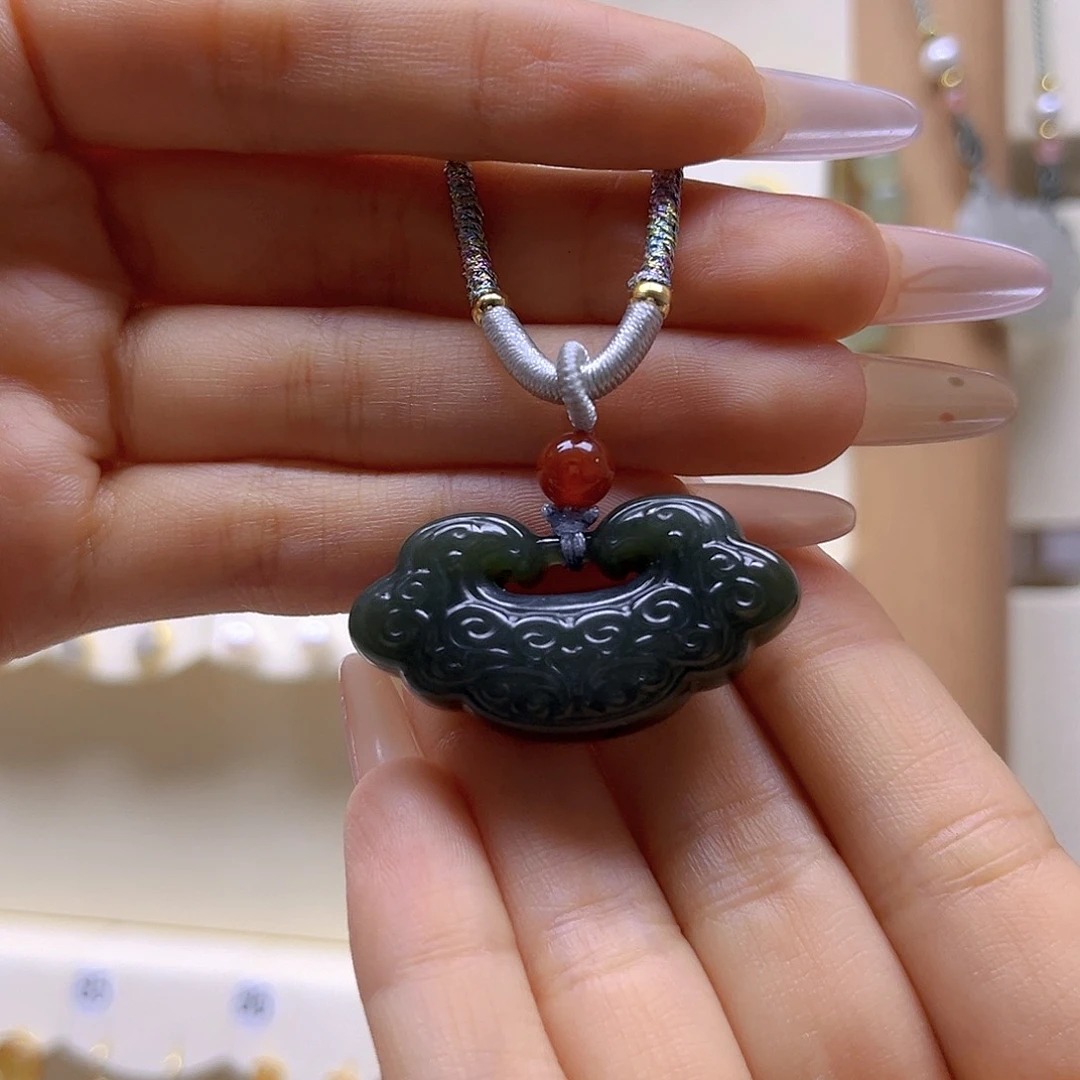 和田玉未镶嵌吊坠(赠链)