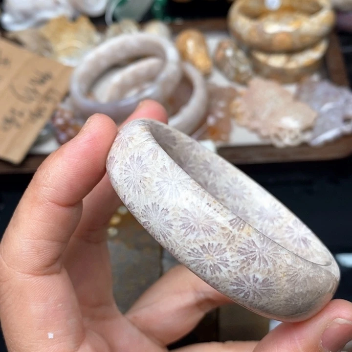 硅化珊瑚（珊瑚玉）手镯未镶嵌设****字