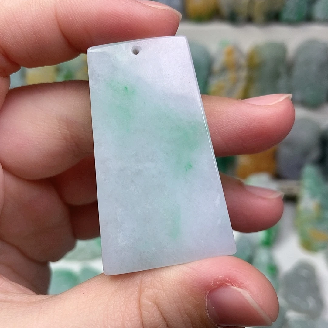 翡翠未镶嵌吊坠(赠链)