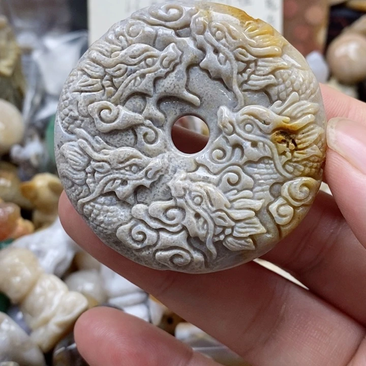 硅化珊瑚（珊瑚玉）未镶嵌颈饰有瑕