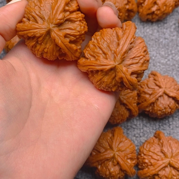 小***哥文玩核桃吊坠核桃