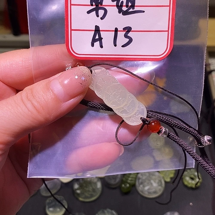 御****蛇纹石玉未镶嵌颈饰