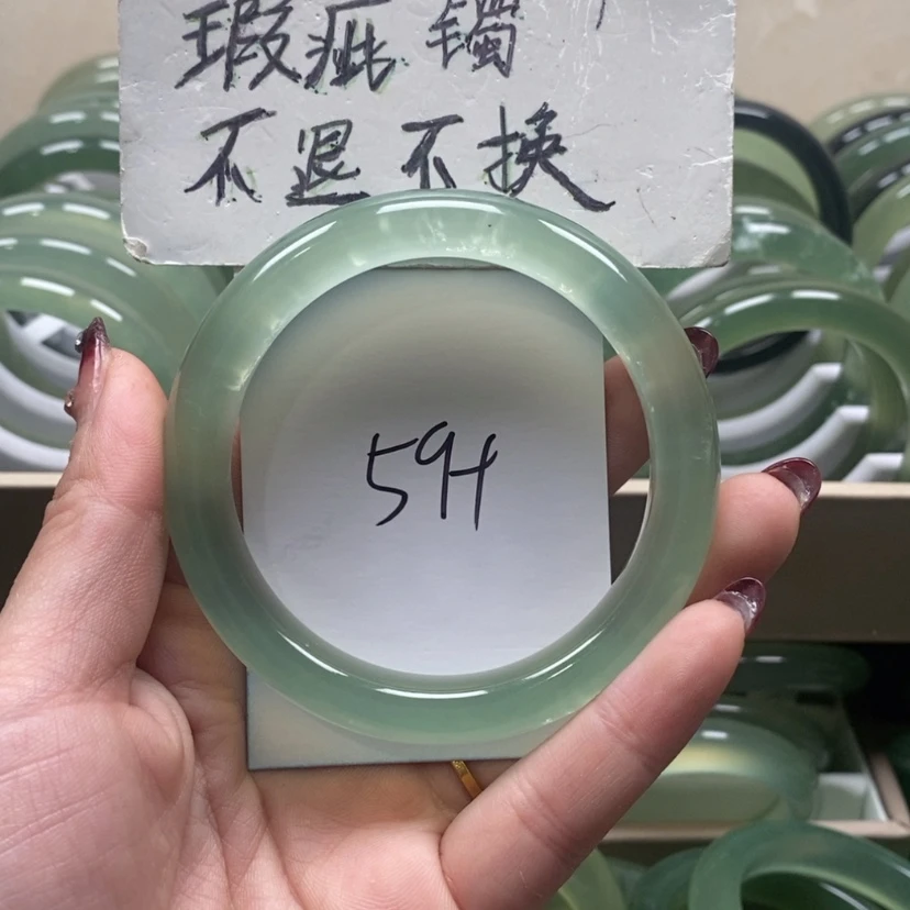【闪购商品】蛇纹石玉手镯未镶嵌爿***?