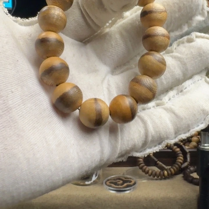 明***福沉香碎屑沉香偏区达拉干14mm17颗