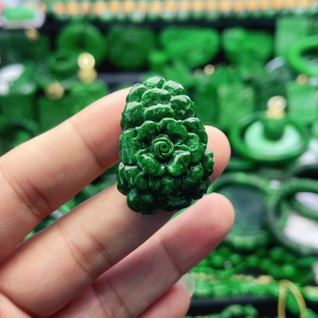 只买单纯的吊坠，没带链子，属的性质。牡丹花