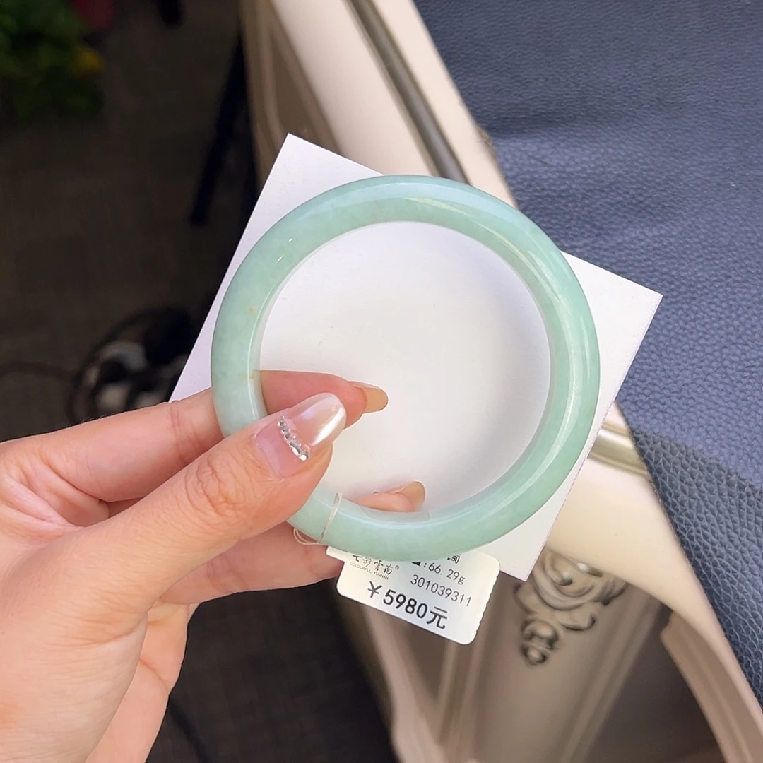 翡翠未镶嵌手镯61浅果绿