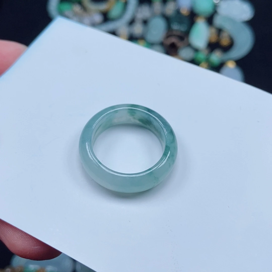 贝***儿翡翠未镶嵌颈饰戒指