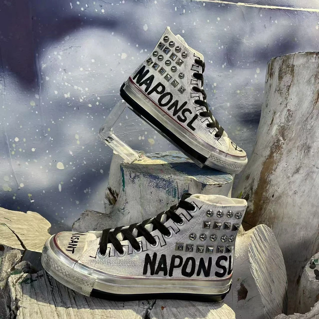 W2002高帮朋克帆布鞋情侣款四季鞋复古做旧多排铆钉鞋涂鸦鞋