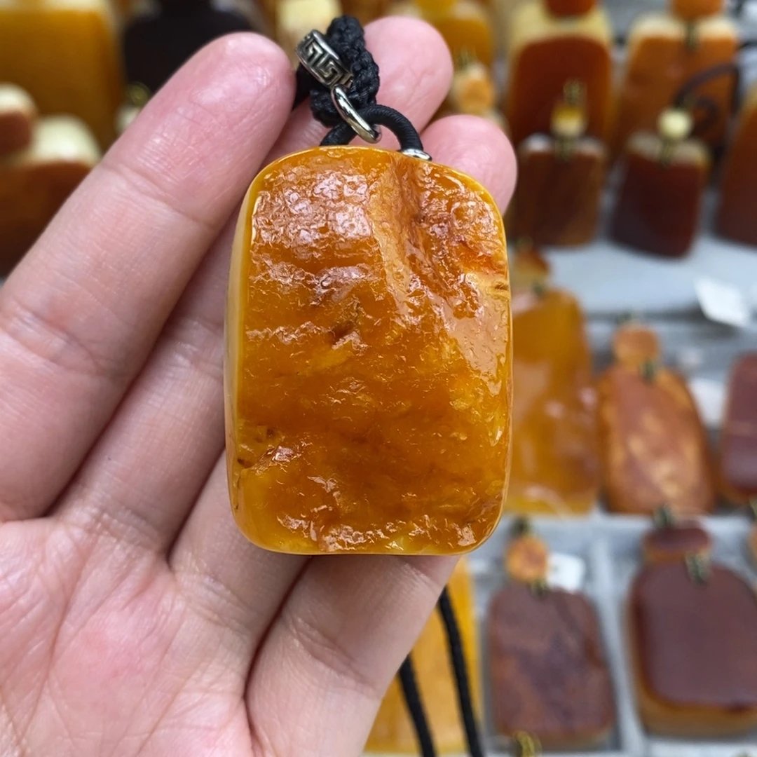 蜜蜡未镶嵌珠宝奇石