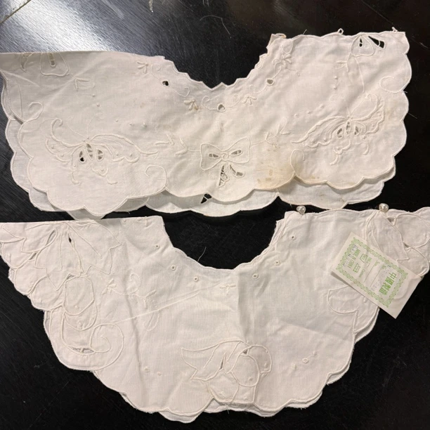 E220 刺绣珍珠扣假领子 画稿随机 白色棉质 (2片) 有氧化