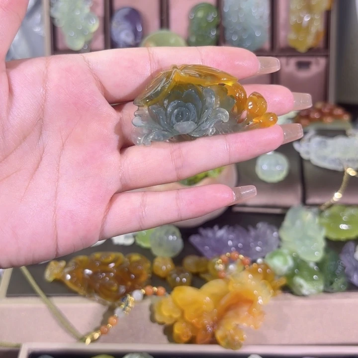 蛇纹石玉未镶嵌颈饰智****橱