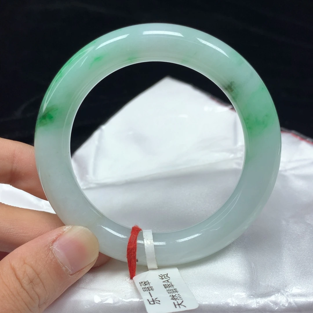 翡翠手镯（圆镯）未镶嵌56