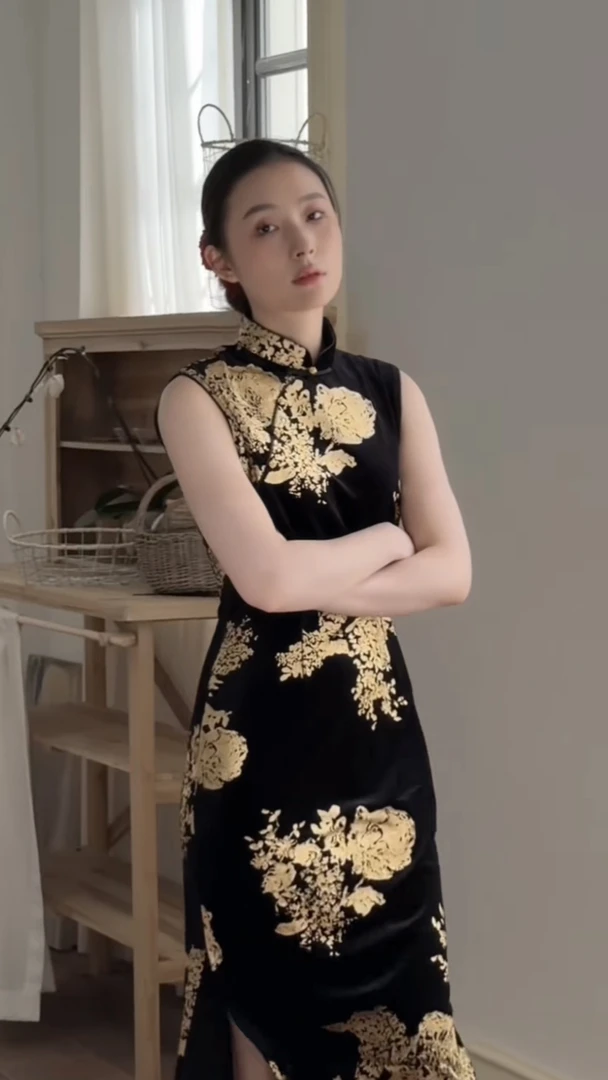 吴（鎏金华庭）衣长125黑色无袖旗袍女复古烫金丝绒贵气新中式