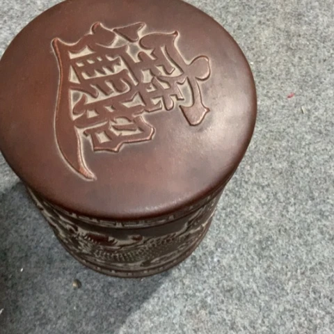 人***在陶瓷摆件爱好者摆件