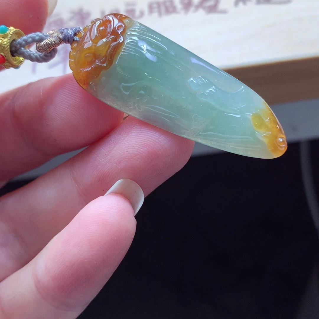 翡翠颈饰未镶嵌吊坠