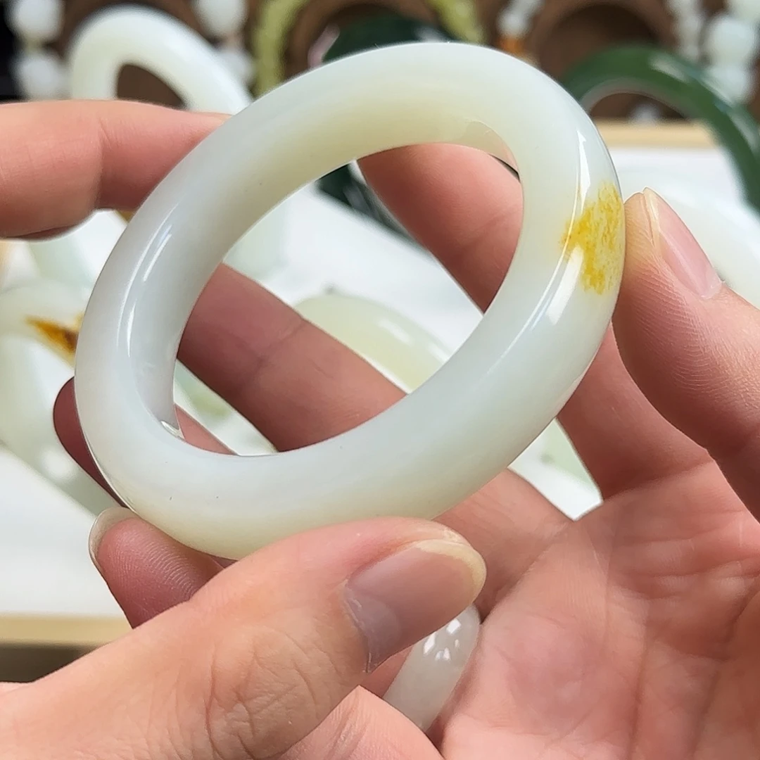 和田玉未镶嵌手镯俄料