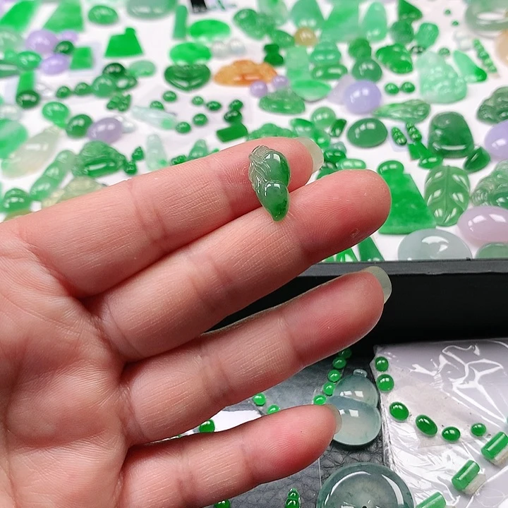 翡翠颈饰未镶嵌翡翠