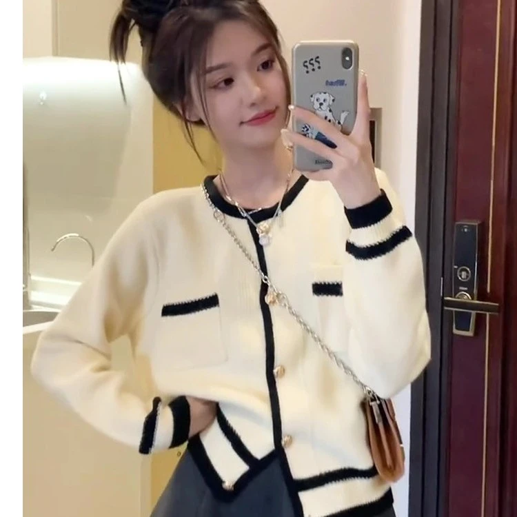 时尚小香风针织开衫女春秋新款小众设计感遮肉法式短款毛衣外套