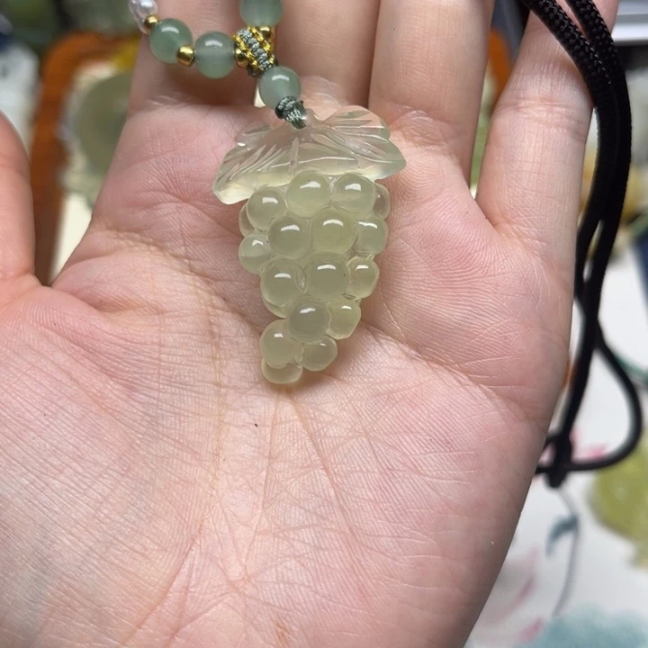 未镶嵌蛇纹石玉颈饰