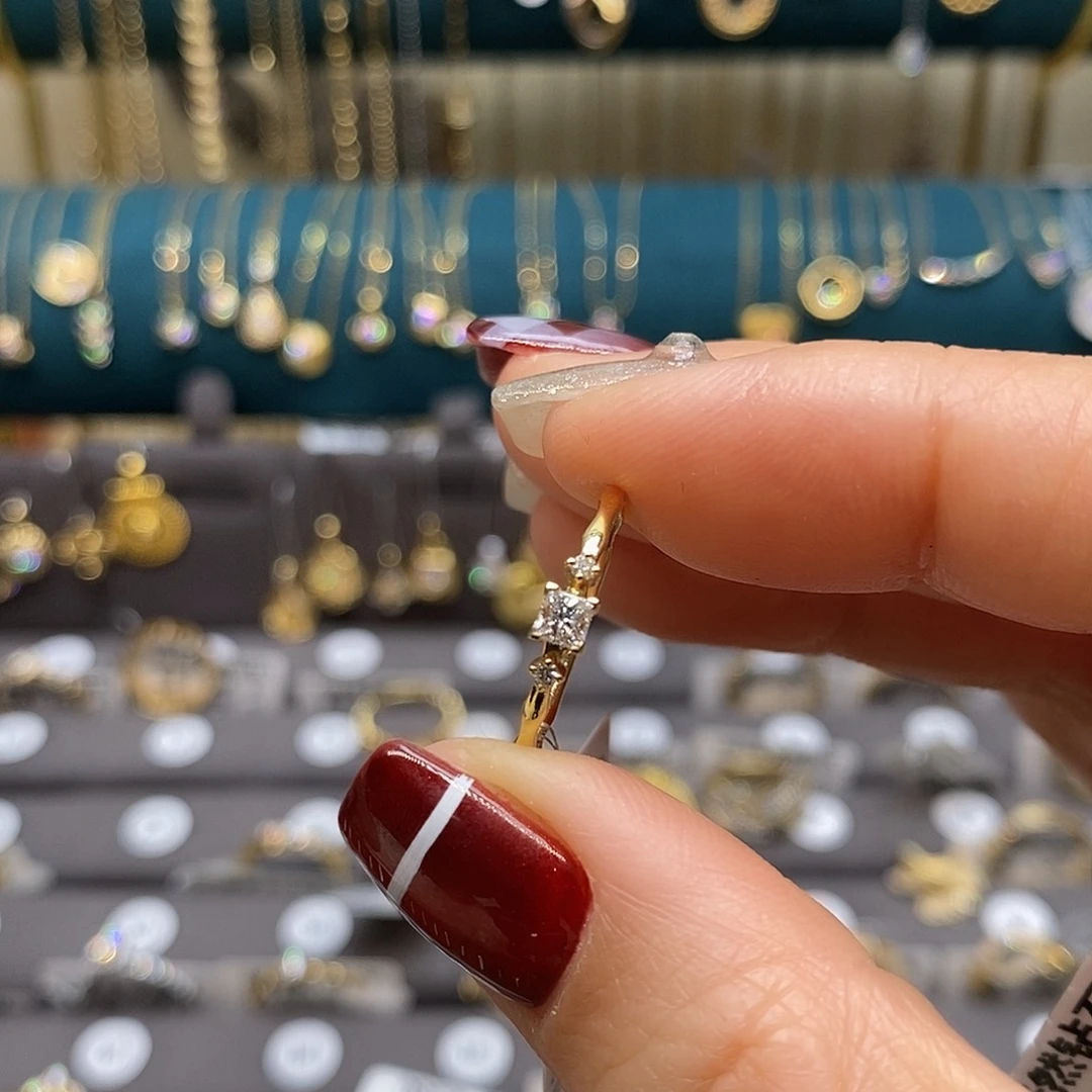 钻石戒指18K金镶嵌天然钻石